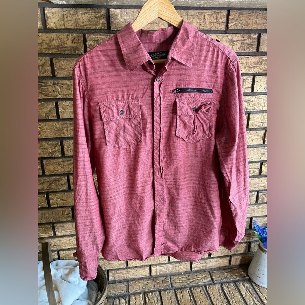 ‎Red button up